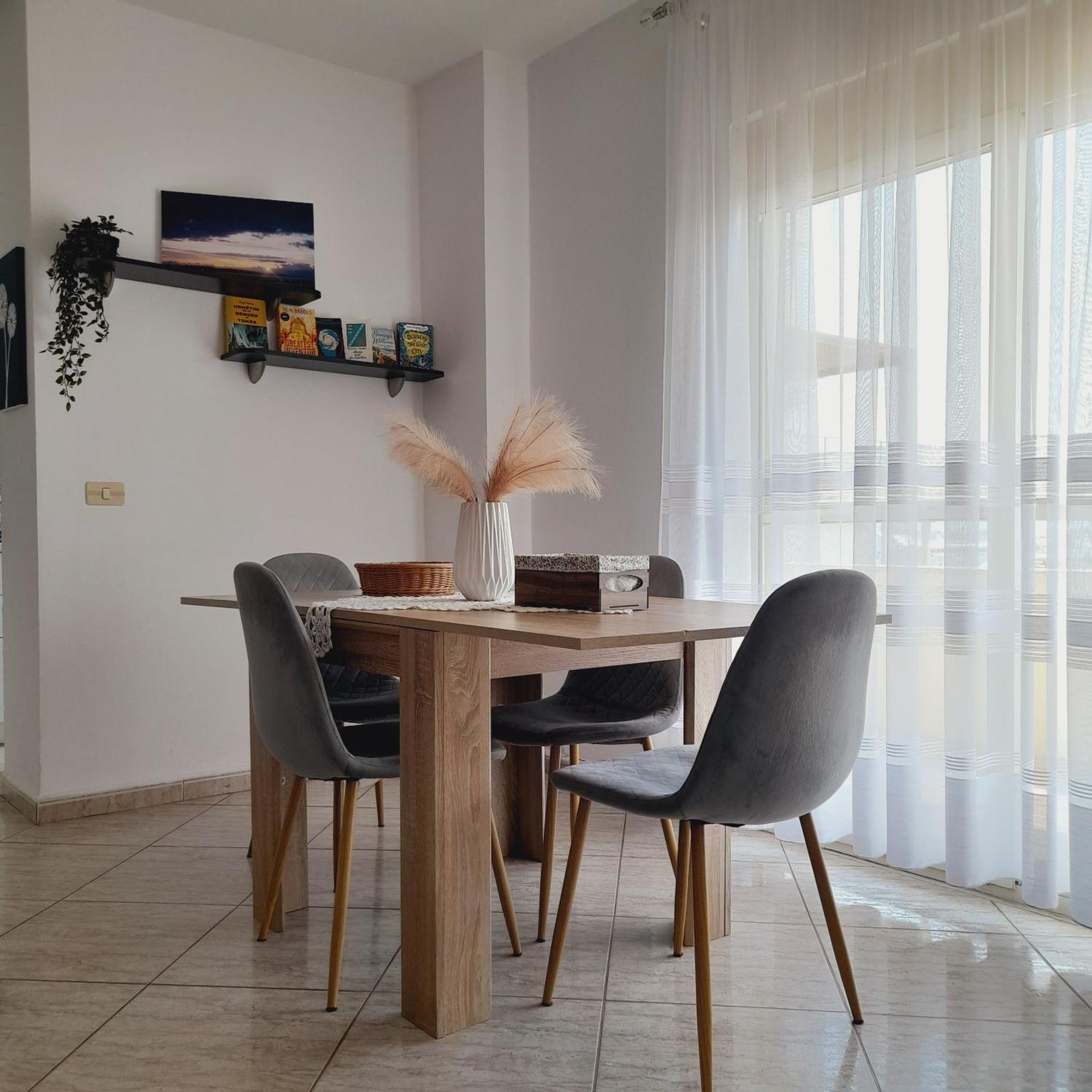 Apartament Port View *
